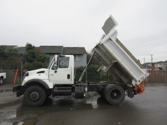 2005 INTERNATIONAL 7400 5 YARD DUMP TRUCK