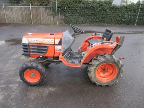 KUBOTA B7300 4X4 TRACTOR
