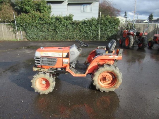 KUBOTA B7300 4X4 TRACTOR