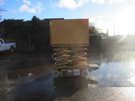 GROVE ELECTRIC SCISSOR LIFT