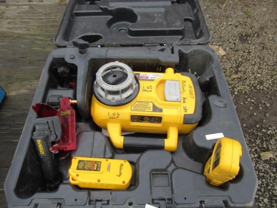 DEWALT DW079 ROTARY LASER W/ BATTERY & CHARGER IN CASE