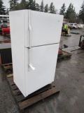 MAGIC CHEF REFRIGERATOR/FREEZER