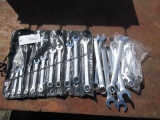 LOT OF ASSORTED COMBO WRENCHES