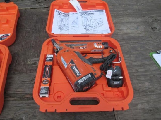 PASLODE CORDLESS FRAMING NAILER W/ BATTERY CHARGER