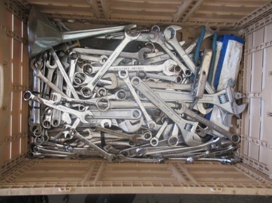 PLASTIC CRATE OF ASSORTED SIZE COMBINATION WRENCHES