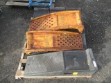 (4) RHINO RAMP PLASTIC VEHICLE RAMPS, (2) UNKNOWN METAL VEHICLE RAMPS