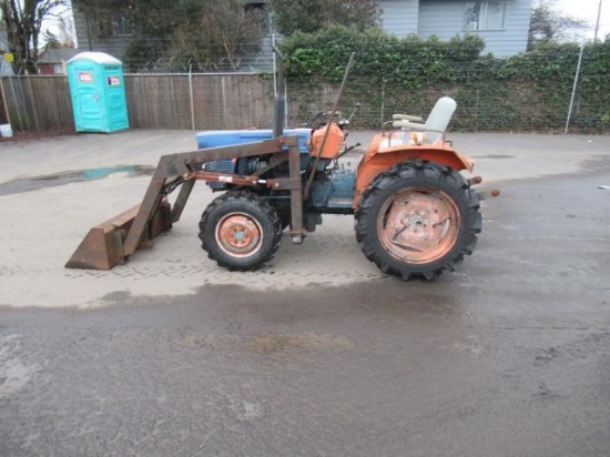 (UNKNOWN MAKE & MODEL) TRACTOR W/ FRONT LOADER