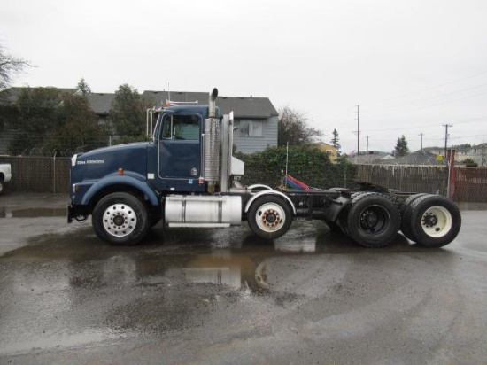 KENWORTH DAY CAB TRACTOR