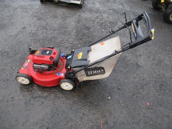 TORO 22'' WALK BEHIND LAWN MOWER W/ DEBRIS BAG