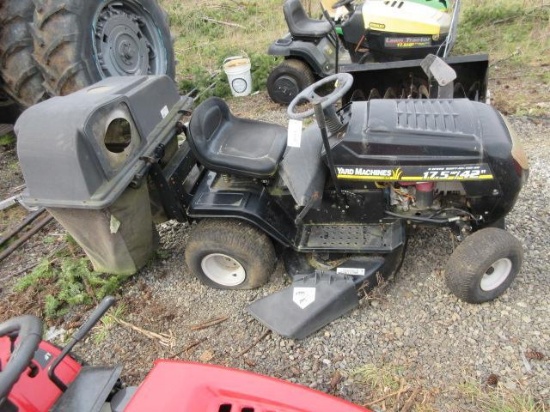 MTD YARD MACHINES RIDING LAWN MOWER, 42'' DECK, GRASS CATCHER, *NON-RUNNING