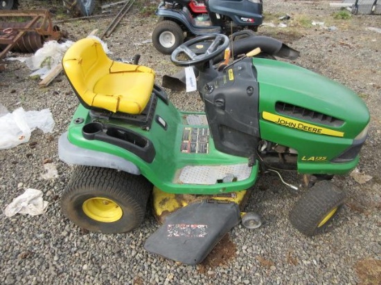 JOHN DEERE LA135 RIDING LAWN MOWER 42'' DECK