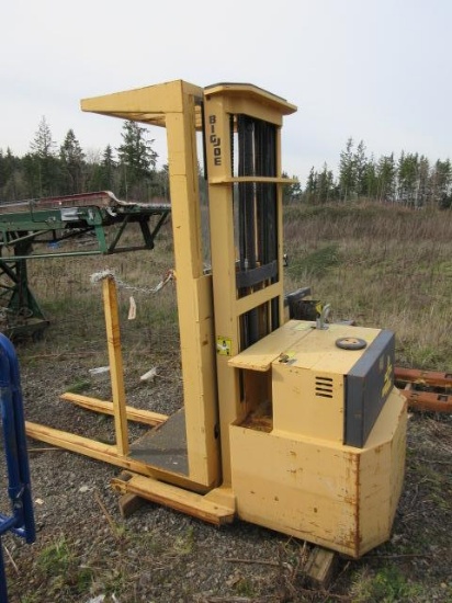 BIG JOE SSCM20-130 STOCK PICKER, 2000# CAPACITY, 24V, *NO BATTERY