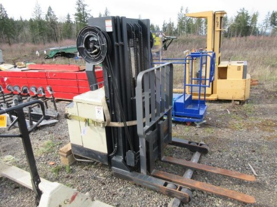 WALK BEHIND ELECTRIC FORKLIFT, 3000# CAPACITY, 3 STAGE, 24V, 42'' FORKS,