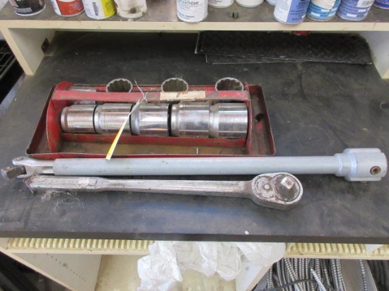 ASSORTED 3/4'' DRIVE SOCKETS & RATCHET