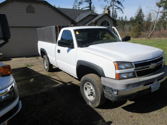 2006 CHEVROLET 2500 4X4 PICKUP