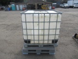 POLY TANK, (2) PLASTIC PALLETS