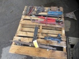 PALLET W/ TRAILER HITCH, PULLBACK RAM, MACHINIST VICE, BENCH CLAMP, PRY BARS