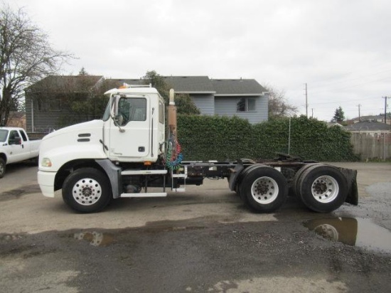 2006 MACK VISION CXN613 TANDEM AXLE DAY CAB TRACTOR