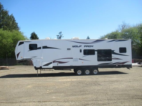 2010 FOREST RIVER CHEROKEE WOLF PACK 39' 5TH WHEEL TOY HAULER