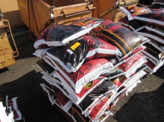 (32) BAGS OF ROYALE GOLD HUMBOLDT SOIL, 1.76 CU FT PER BAG