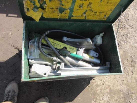 GREENLEE 882 JOB BOX W/ A EMT 1 1/4''-2" THRU FLIP TOP HYDRAULIC BENDER
