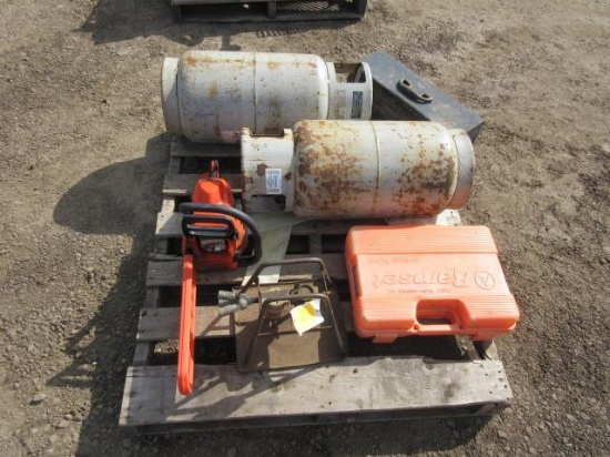 (2) 15GAL PROPANE TANKS, ECHO CS-310 GAS CHAINSAW, AIRLINE SPLITTER, RAMSET, TOOLBOX & ASSORTED TOOL