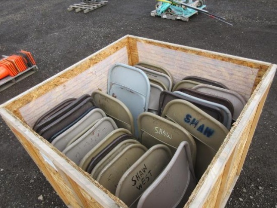 (32) METAL FOLDING CHAIRS IN A WOODEN TOTE