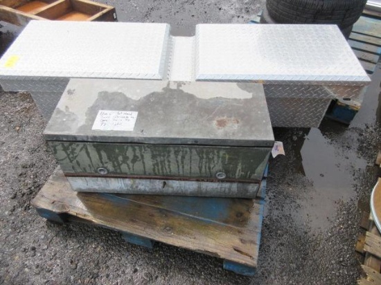 DIAMOND PLATE FULL SIZE PICKUP TOOL BOX W/ KEYS, & SWING CASE TRUCK BOX