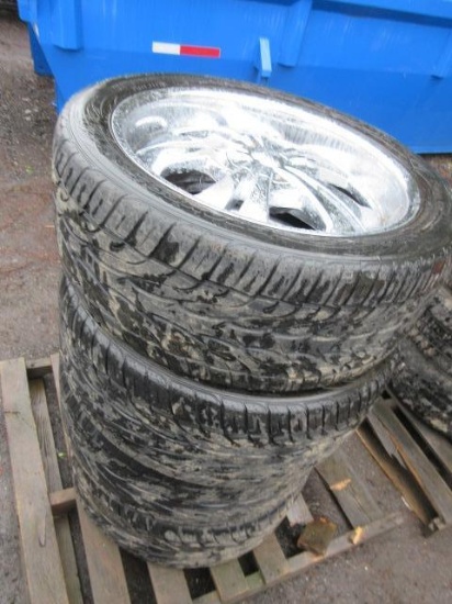 (4) TOYO 305/40R22 TIRES ON OVENTO WHEELS