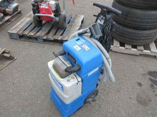 RUG DOCTOR WIDE TRACK CARPET CLEANER