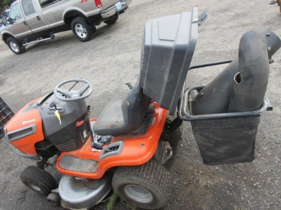 HUSQVARNA YTH2042 RIDING MOWER W/ REAR BAGGER *UNKNOWN CONDITION