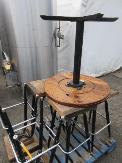 WOOD TOP TABLE W/ (6) STOOLS W/ WOODEN SEATS & METAL LEGS