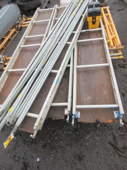 (6) SCAFFOLD UPRIGHTS, (5) 10' PLANKS & (6) CROSSARMS