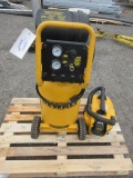 DEWALT D55168-225 15GAL 12V AIR COMPRESSOR & DEWALT DCV580 18V BATTERY OPERATED WET/DRY VAC W/