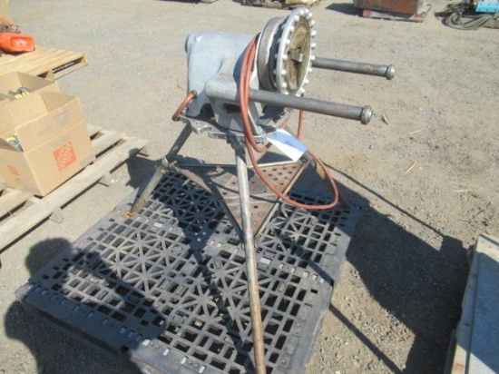 RIDGID 300 PORTABLE PIPE THREADER W/ TRI-STAND