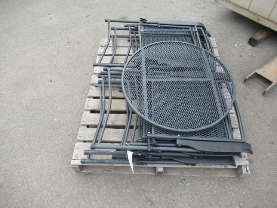 (6) OUTDOOR FOLDING CHAIRS & TABLE