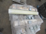 ASSORTED 4' LIGHT FIXTURES