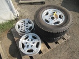 (2) HANKOOK 255/70R16 STUDDED TIRE & (4) CHEVROLET 6 LUG ALUMINUM WHEELS