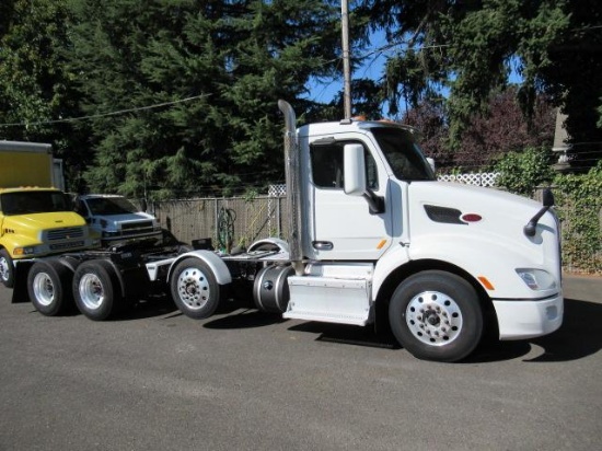 2016 PETERBILT 579 LOW ROOF TRI AXLE DAY CAB TRACTOR