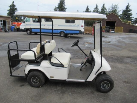 E-Z GO H401 ELECTRIC GOLF CART W/ CHARGER