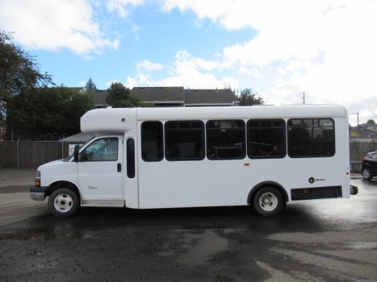 2014 CHEVROLET 4500 17-PASSENGER BUS