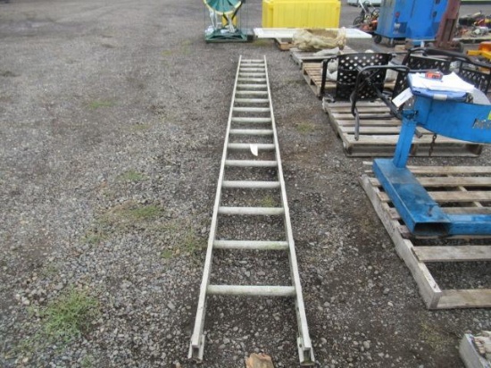 18' ALUMINUM LADDER