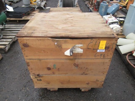 WOODEN TOTE OF ASSORTED LARGE GEARS