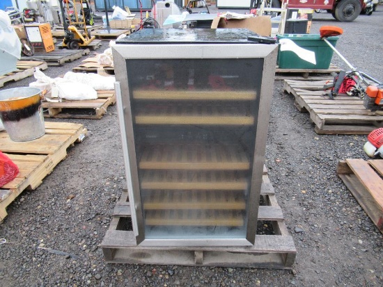 20'' X 23'' X 32'' DANBY 6 RACK DWC113BLSD WINE COOLER W/ GLASS FRONT