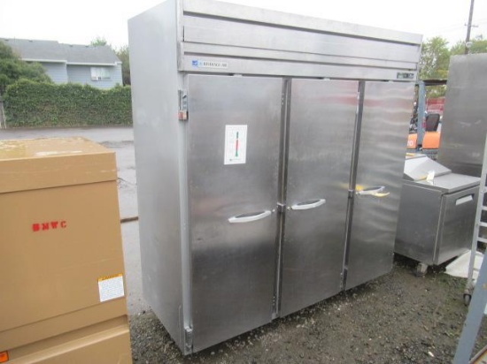 7' H X 6.5' W X 32'' D BEVERAGE AIR ER74-1AS E SERIES 8-SHELF REFRIGERATOR/FREEZER W/ (3) DOORS &