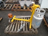 1000LB CAP ENGINE STAND, RATCHET BINDER, TWIN BEACON RAY VEHICLE LIGHT BAR, & PROPANE TANK