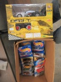 BOX OF ASSORTED HOT WHEELS & KNIVES, & REMOTE DRIFT KING RACING CARS