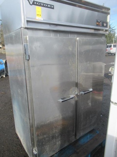 VICTORY 78'' H X 52'' W 110V COMMERCIAL FREEZER ON CASTERS *RUNNING CONDITION UNKNOWN