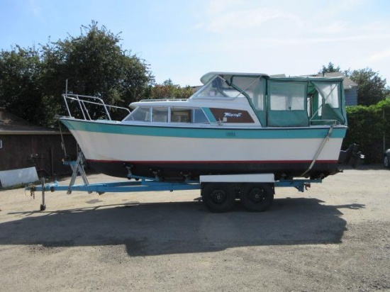1968 TOLLYCRAFT 22' CABIN CRUISER 6-PERSON BOAT