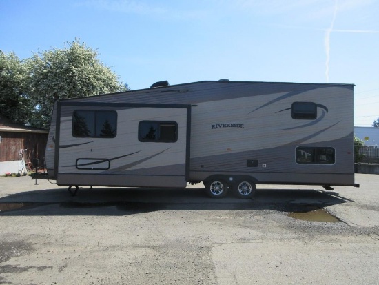 2017 RIVERSIDE 32L0FTRB TANDEM AXLE TRAVEL TRAILER